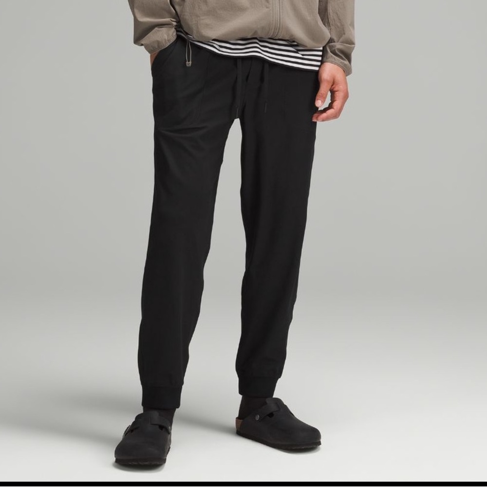 Like New Lululemon Men’s ABC Jogger
